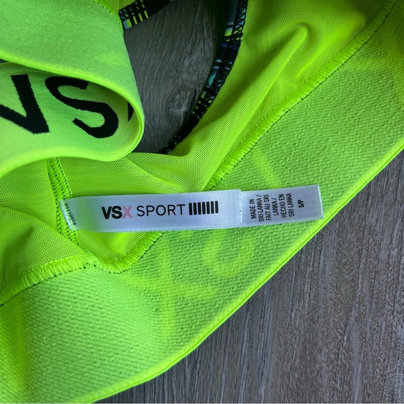 VSX Vibrant Patterned Sports Bra - Picture 3 of 6